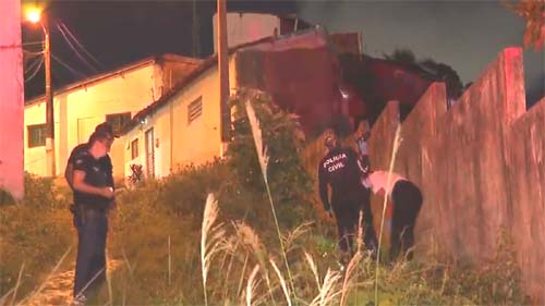 Jovem é morta com golpes de objeto cortante e corpo é abandonado em ladeira no bairro Poço, em Maceió