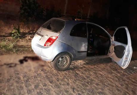 Corpo é encontrado dentro de carro em Rio Largo