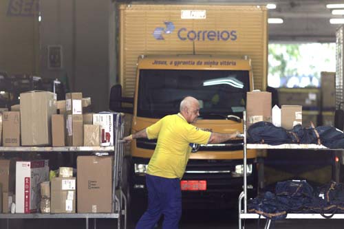 Governo publica decreto de privatização dos Correios
