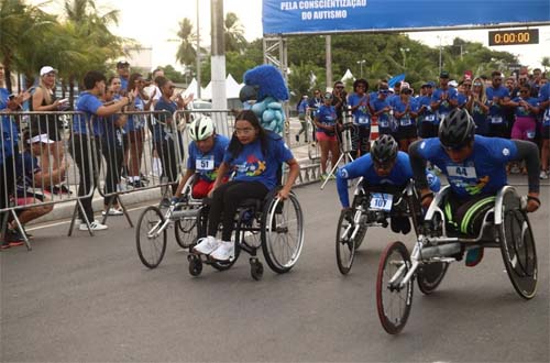 Governo de Alagoas realiza a 1ª Corrida Azul em prol da conscientização sobre o autismo