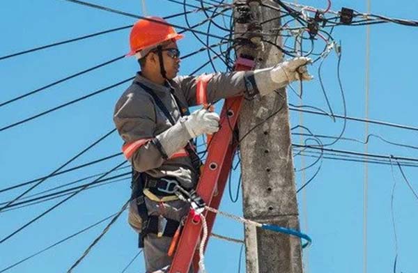 Renan Filho sanciona lei que regula cortes de energia, água e telefonia