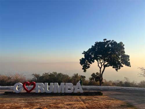 Capital do Pantanal é 'engolida' por fumaça de incêndios no bioma