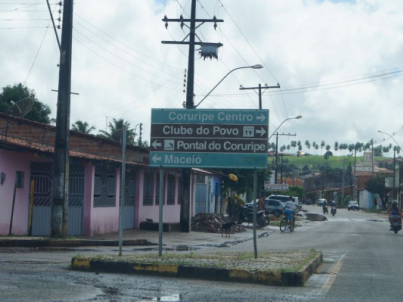 Homem com tornozeleira eletrônica é detido acusado de agredir mulher com capacete em Coruripe