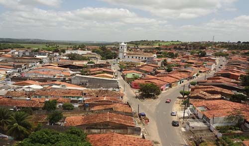 Vizinhos escutam choro de crianças que estavam trancadas em garagem em Coruripe