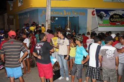 Personal trainer é executado com vinte tiros em frente à academia