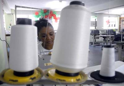 Costureira pede para continuar presa com medo de não arrumar emprego