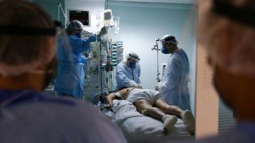 Covid-19: com epidemias 'sincronizadas' no interior e capitais, Fiocruz vê risco de colapso na saúde após festas de fim do ano