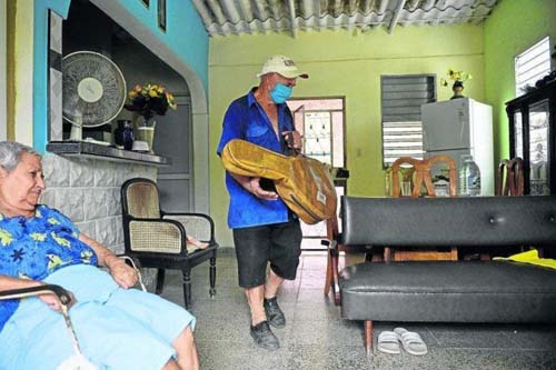 Homem de 31 anos, sem comorbidades, está entre 17 novas mortes por Covid-19