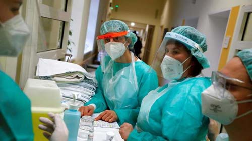 Mundo ultrapassa 1,5 milhão de mortes por Covid-19; países organizam campanhas de vacinação