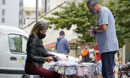 Brasil registra 4,33 milhões de casos de covid-19 e 131,6 mil mortes
