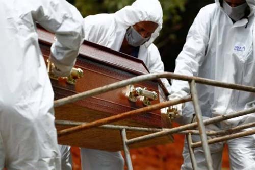 Média móvel de mortes por Covid-19 no Brasil registra 8ª queda seguida