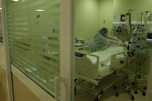 Variante delta torna imunidade coletiva impossível, diz responsável por vacina AstraZeneca