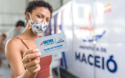 Maceió já tem 70,3% dos adultos imunizados contra a Covid-19