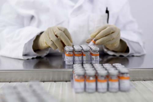 Expectativa de disponibilização de mais 15 milhões de doses até fevereiro reduz risco de ‘apagão’ na vacinação