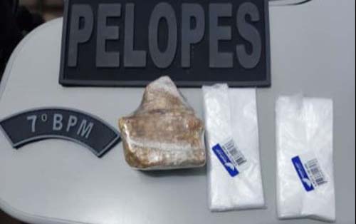 Jovem de 23 anos é presa com pedra de crack em Santana do Ipanema