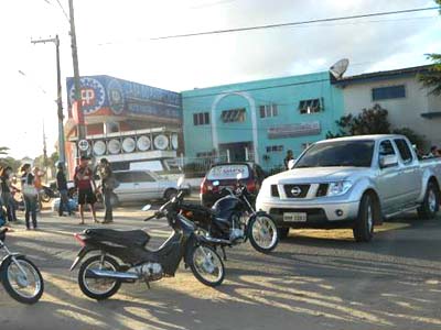 Colisão entre caminhão e moto mata condutor e deixa passageira ferida 