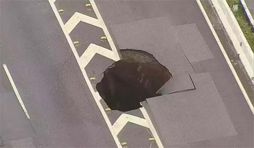 Cratera interdita pista central da Marginal Tietê e complica trânsito em São Paulo
