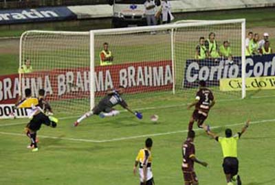 CRB perde mais uma em casa e se mantém colado à zona da degola