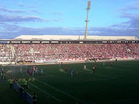 No sufoco, CRB empata no final do segundo tempo