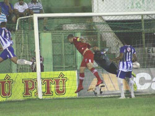 Em jogo movimentado, CRB bate o Jaciobá e larga na frente nas semifinais do Alagoano