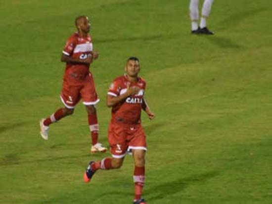 CRB sofre, mas vence o Sampaio Corrêa e se afasta do Z4 da Série B