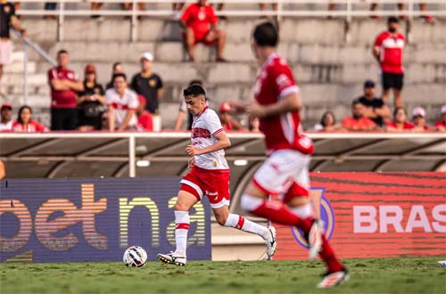 CRB encerra sua participação em casa com vitória sobre Vila Nova e homenageia Pelé