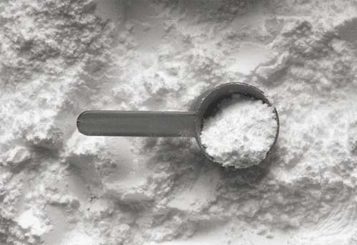 Creatina funciona? Veja os benefícios reais, mitos comuns e como usar corretamente