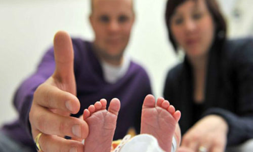 Por que alguns países regulam a escolha dos nomes das crianças?