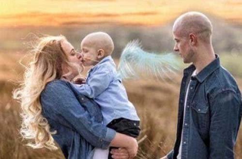 Menino de 5 anos pede desculpas à mãe ao morrer de câncer