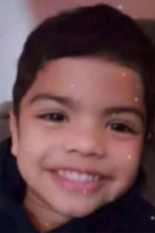 Menino de 3 anos esfaqueado pelo pai após ser mantido refém com a mãe morre no hospital