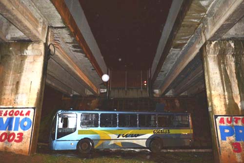 Criança de 5 anos morre afogada em ônibus escolar alagado durante temporal