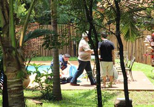 Criança cai em piscina enquanto brincava e morre afogada