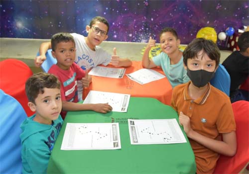 Com cinema e roda de conversa, Viver Melhor comemora mês dos pais no Planetário em Arapiraca