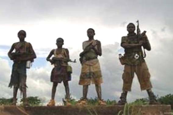 Armas circulam livremente pelas mãos de crianças em Alagoas