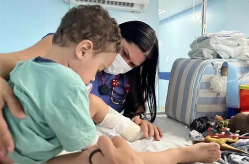 Criança vítima de capotamento na Serra da Barriga recebe alta médica no HGE