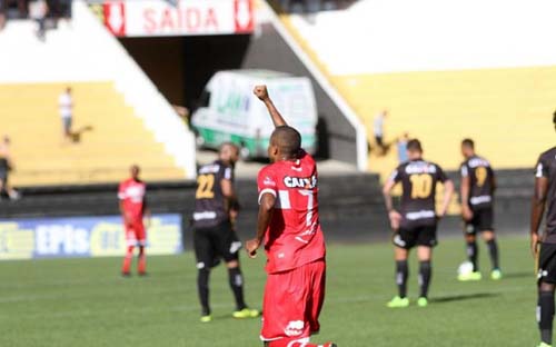 CRB e Criciúma empatam em 3 a 3 em Santa Catarina