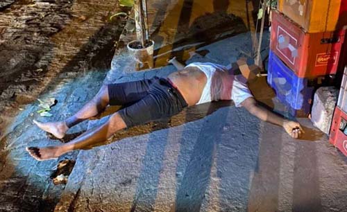 Homem é executado a tiros em mesa de bar