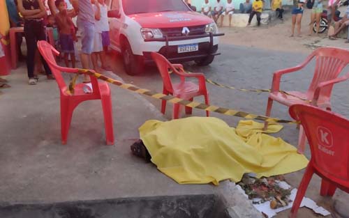 Homem é morto com facada após negar dinheiro e cerveja à moradora de rua em Arapiraca