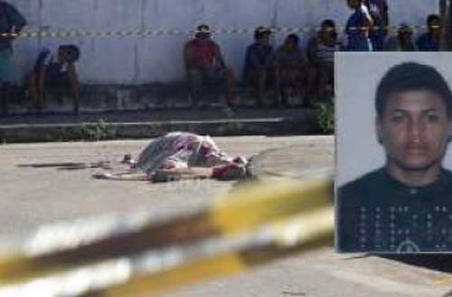 Homem é assassinado a pauladas e facadas na cabeça, em praça pública pública