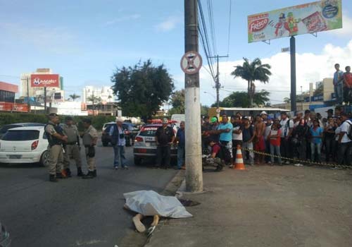 Homem é morto na Fernandes Lima; PM suspeita de assalto