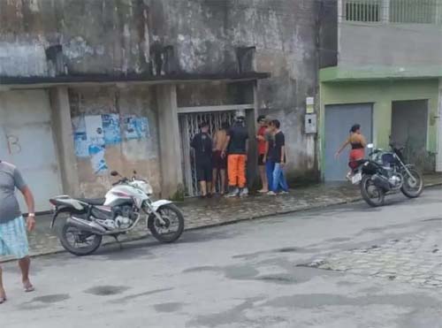 Homem é executado a tiros dentro de mercadinho em Maceió