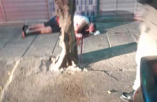 Criminosos executam homem em via pública e fogem em veículo