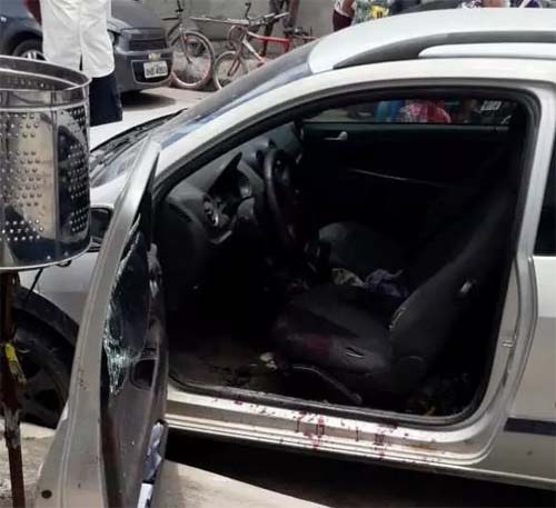 Polícia encontra homem morto a tiros dentro de carro em Maceió