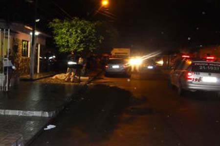 Homem é assassinado ao lado de sua residência na Feirinha do Tabuleiro