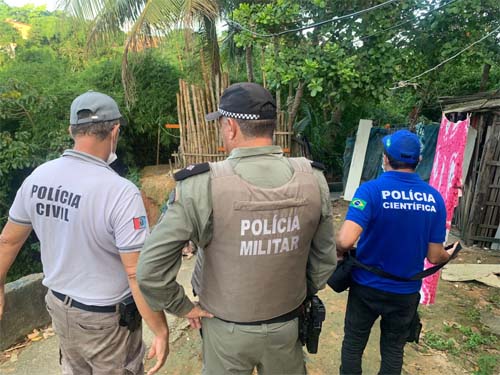 Polícia busca acusado de matar o irmão a facadas