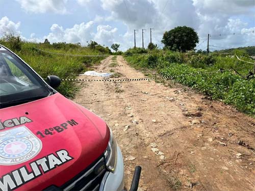 Moradores ouvem tiros durante a noite e encontram corpo próximo a residencial
