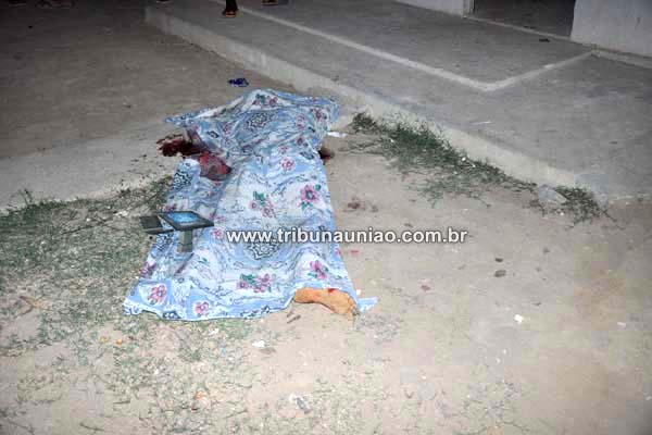 Rapaz de 17 anos é assassinado a facadas na periferia de União. Irmão da vitima de apenas 8 anos investiu contra agressor