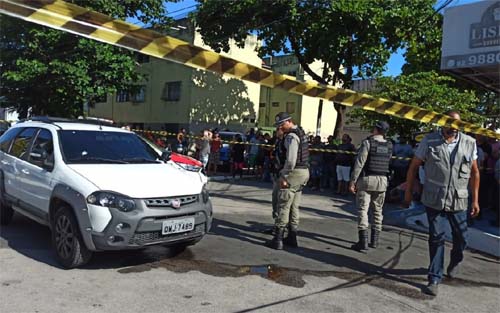 Motorista por aplicativo sofre emboscada e é executado dentro de carro em rua na Jatiúca