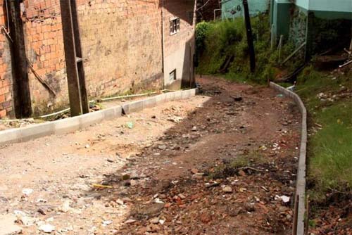 Jovem de 18 anos é executado a tiros em beco