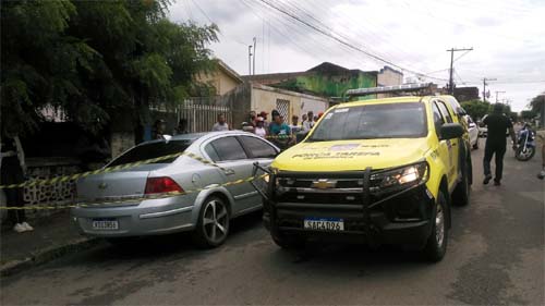 Homem é morto a tiros dentro do próprio carro, em Palmeira dos Índios